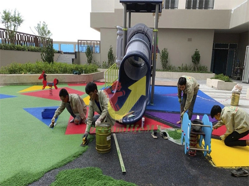 Hình ảnh Hanoisports đang thi công sàn cao su Epdm sân chơi trẻ em